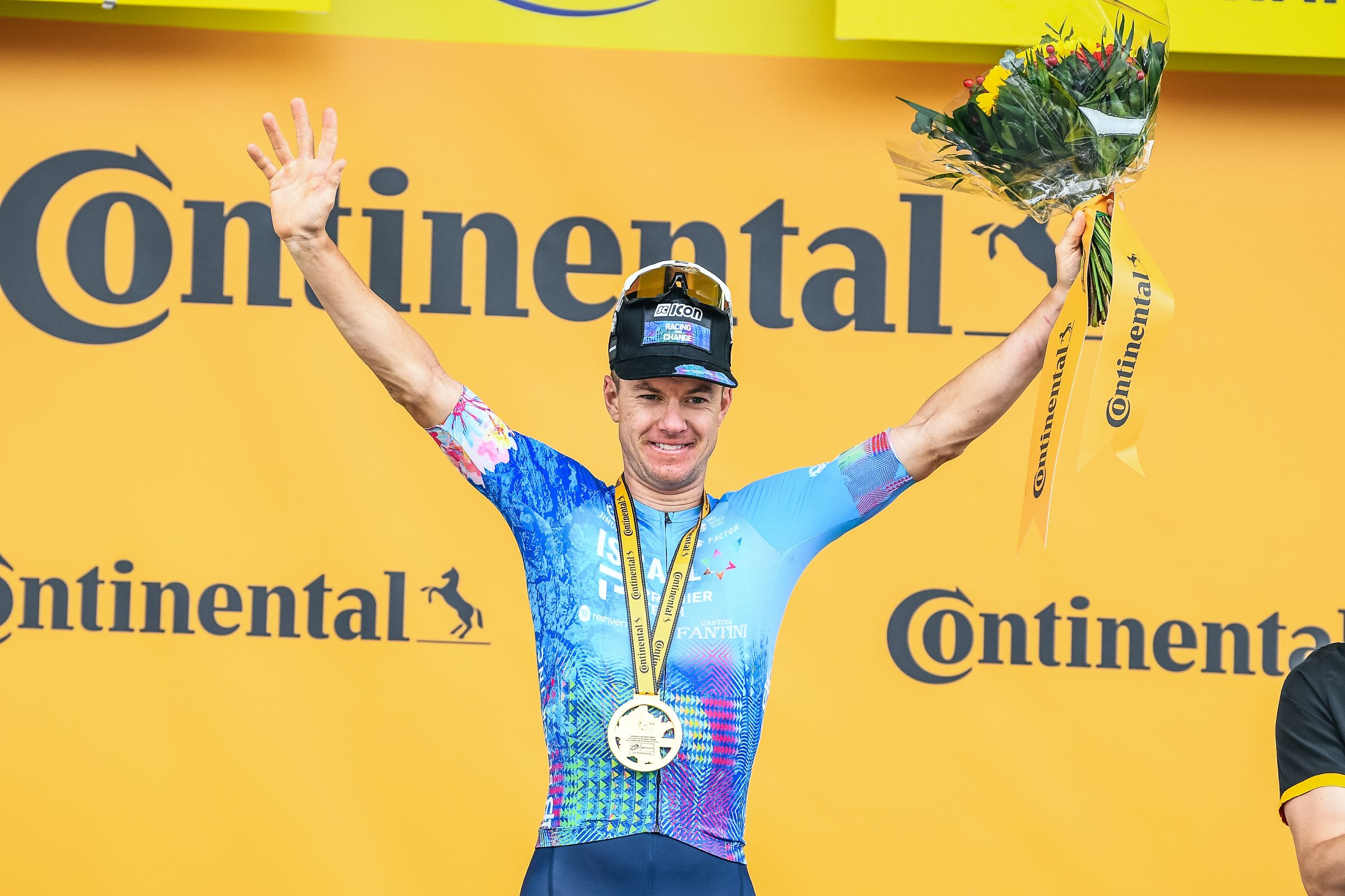 Australian cyclist Simon Clarke on the podium celebrating victory of a stage of the Tour de France 2022 - ASO Charly Lopez
